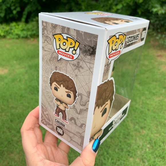Goonies Chunk Action Figure - Picture 3 of 5